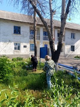 В поселке Урало-Кавказ прошел субботник по благоустройству территории