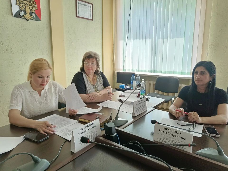 Заседание городской комиссии по делам несовершеннолетних и защите их прав Заседание городской комиссии по делам несовершеннолетних и защите их прав