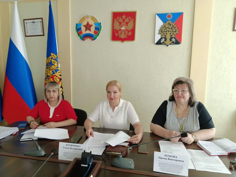 Заседание городской комиссии по делам несовершеннолетних и защите их прав