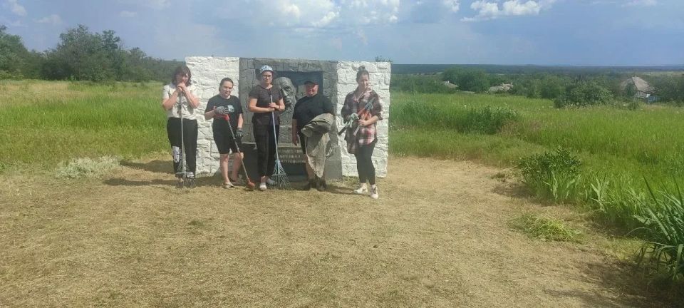 Чистота и память: субботник в пгт Михайловка в преддверии Дня России Чистота и память: субботник в пгт Михайловка в преддверии Дня России