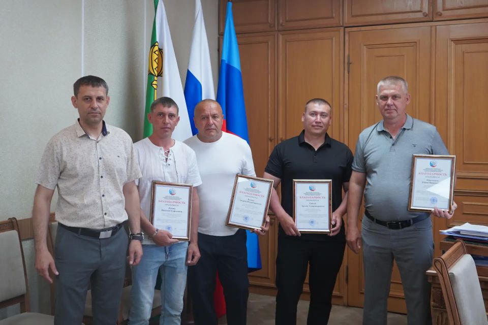 Игорь Ковальчук: В преддверии Дня России встретился с рабочими аварийной бригады региона-шефа Республики Хакасия Игорь Ковальчук: В преддверии Дня России встретился с рабочими аварийной бригады региона-шефа Республики Хакасия