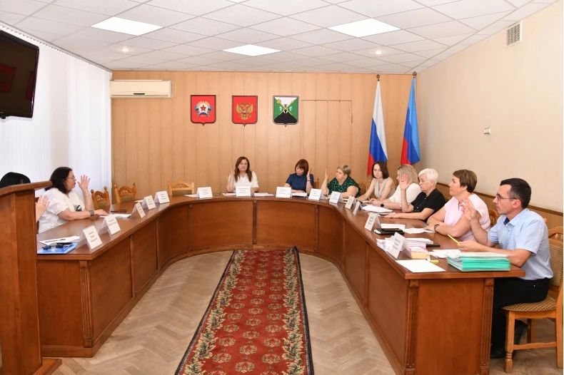 Проведено заседание Комиссии по делам несовершеннолетних и защите их прав Проведено заседание Комиссии по делам несовершеннолетних и защите их прав