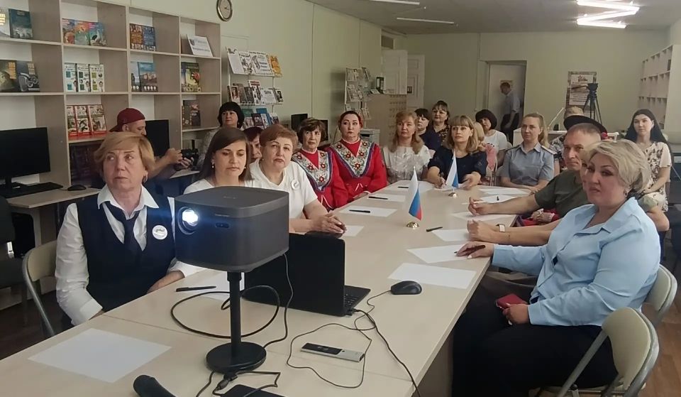 В преддверии Дня России модельная библиотека Антрацитовского округа присоединилась к онлайн-мероприятию, организованному Региональной общественной организацией «Дом гуманитариев «Чеховская осень» из Республики Крым В преддверии Дня России модельная библиотека Антрацитовского округа присоединилась к онлайн-мероприятию, организованному Региональной общественной организацией «Дом гуманитариев «Чеховская осень» из Республики Крым