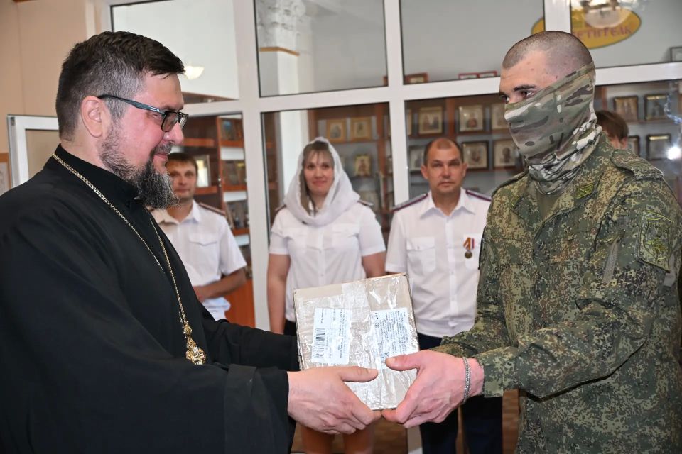 Затем состоялась передача собранного военнослужащим Затем состоялась передача собранного военнослужащим