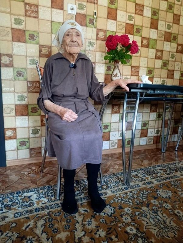 100-летний юбилей отмечает луганчанка Валентина Савенкова 100-летний юбилей отмечает луганчанка Валентина Савенкова