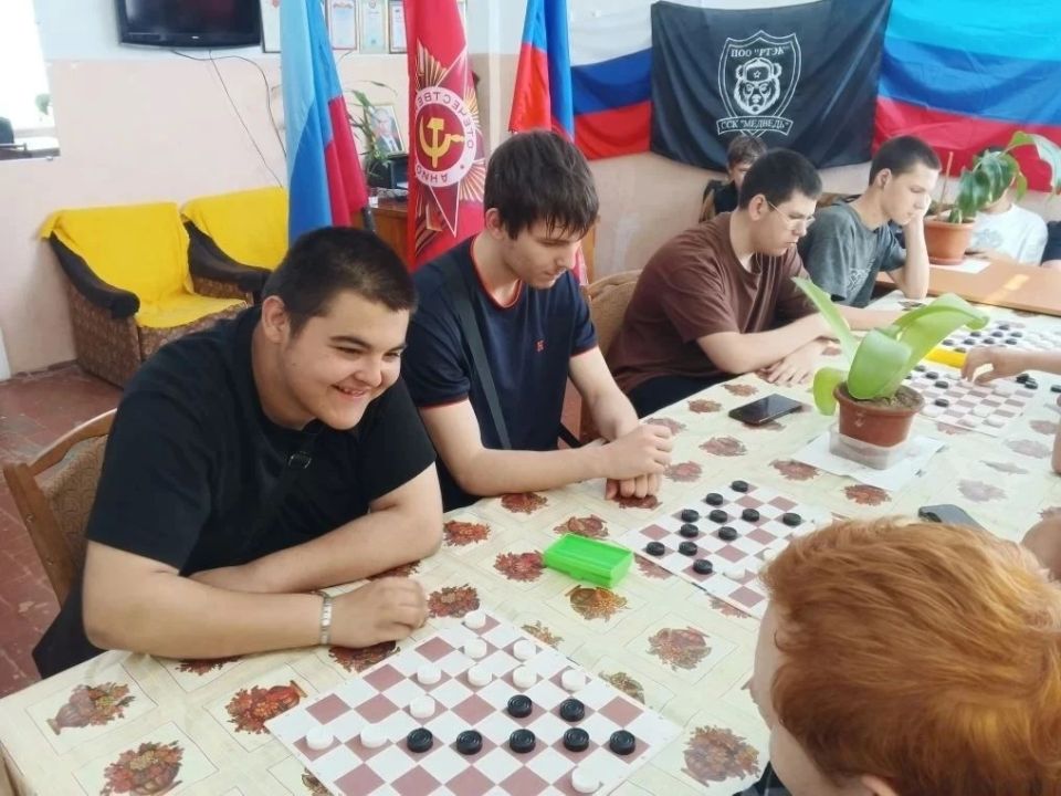 Андрей Рубанцов: Ко Дню России!. В «РТЭК» прошел праздничный турнир по шашкам! В Ровеньковском технико-экономическом колледже состоялась интеллектуальная битва Андрей Рубанцов: Ко Дню России!. В «РТЭК» прошел праздничный турнир по шашкам! В Ровеньковском технико-экономическом колледже состоялась интеллектуальная битва