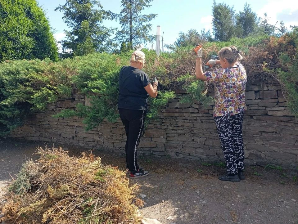 В период с 8 июня по 11 июня в поселке Городище прошли субботники в которых приняли активное участие сотрудники отдела по обеспечению жизнедеятельности пгт Городище, с. Малоивановка, Городищенского фольклорного центра и ... В период с 8 июня по 11 июня в поселке Городище прошли субботники в которых приняли активное участие сотрудники отдела по обеспечению жизнедеятельности пгт Городище, с. Малоивановка, Городищенского фольклорного центра и ...
