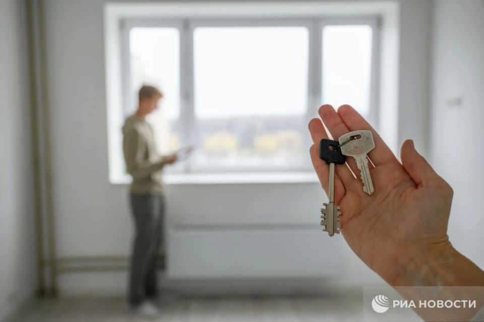 2,2 тысячи человек расселят из аварийного жилья в новых регионах РФ до конца 2027 года