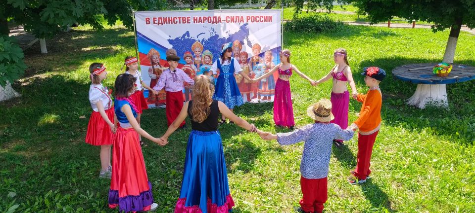 Игровая программа «Игры народов России» Игровая программа «Игры народов России»