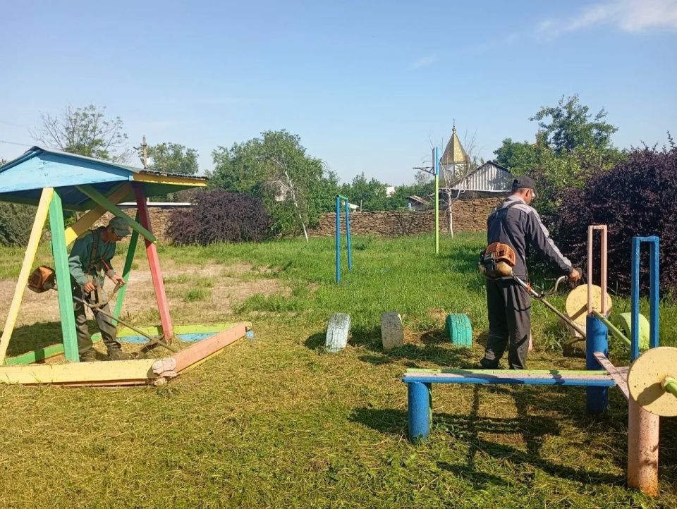 В период с 8 июня по 11 июня в поселке Городище прошли субботники в которых приняли активное участие сотрудники отдела по обеспечению жизнедеятельности пгт Городище, с. Малоивановка, Городищенского фольклорного центра и ... В период с 8 июня по 11 июня в поселке Городище прошли субботники в которых приняли активное участие сотрудники отдела по обеспечению жизнедеятельности пгт Городище, с. Малоивановка, Городищенского фольклорного центра и ...