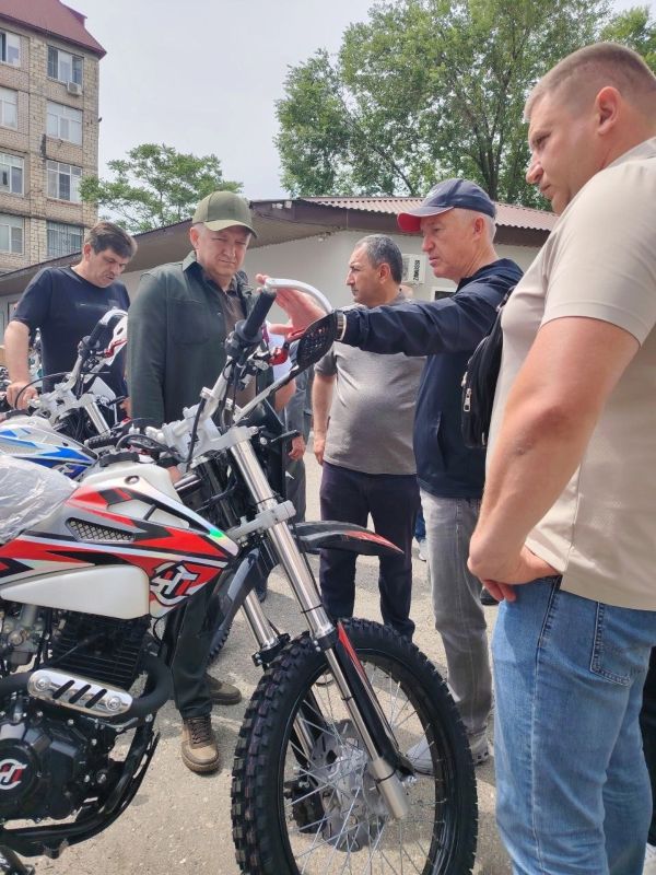 Сергей Цемкало: Сегодня я, как председатель Совета депутатов городского округа города Луганска, принимаю участие в погрузке гуманитарного груза для наших бойцов СВО Сергей Цемкало: Сегодня я, как председатель Совета депутатов городского округа города Луганска, принимаю участие в погрузке гуманитарного груза для наших бойцов СВО