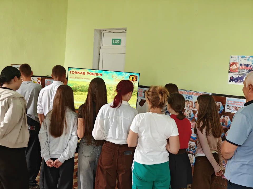 В преддверии Дня России в филиале «Роговский СК» состоялась познавательно-игровая программа «С чего начинается Родина» В преддверии Дня России в филиале «Роговский СК» состоялась познавательно-игровая программа «С чего начинается Родина»