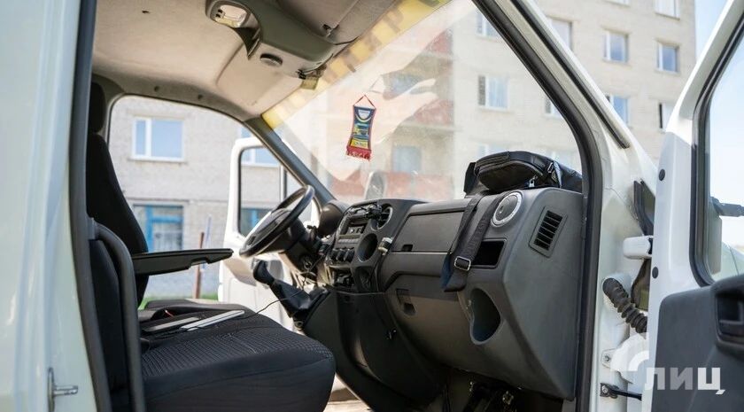 Новосветловский аграрный колледж переоборудовал автобус под учебный для подготовки водителей
