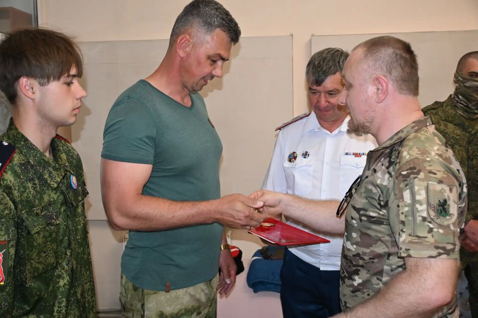 Затем состоялась передача собранного военнослужащим Затем состоялась передача собранного военнослужащим