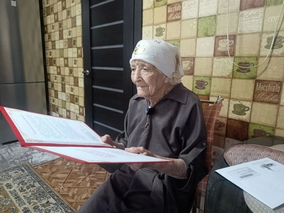 100-летний юбилей отмечает луганчанка Валентина Савенкова 100-летний юбилей отмечает луганчанка Валентина Савенкова