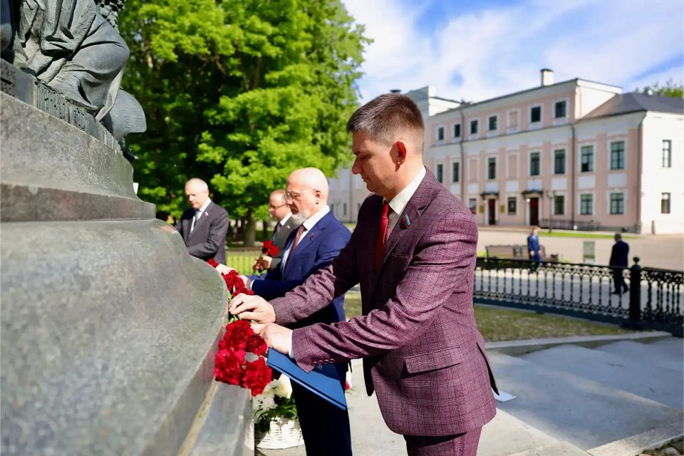 Александр Ермоленко принимает участие в работе конференции Парламентской ассоциации Северо-Запада России Александр Ермоленко принимает участие в работе конференции Парламентской ассоциации Северо-Запада России