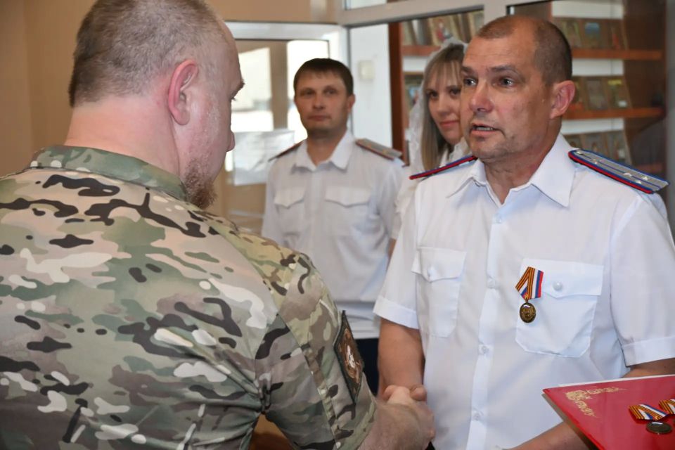 Затем состоялась передача собранного военнослужащим Затем состоялась передача собранного военнослужащим