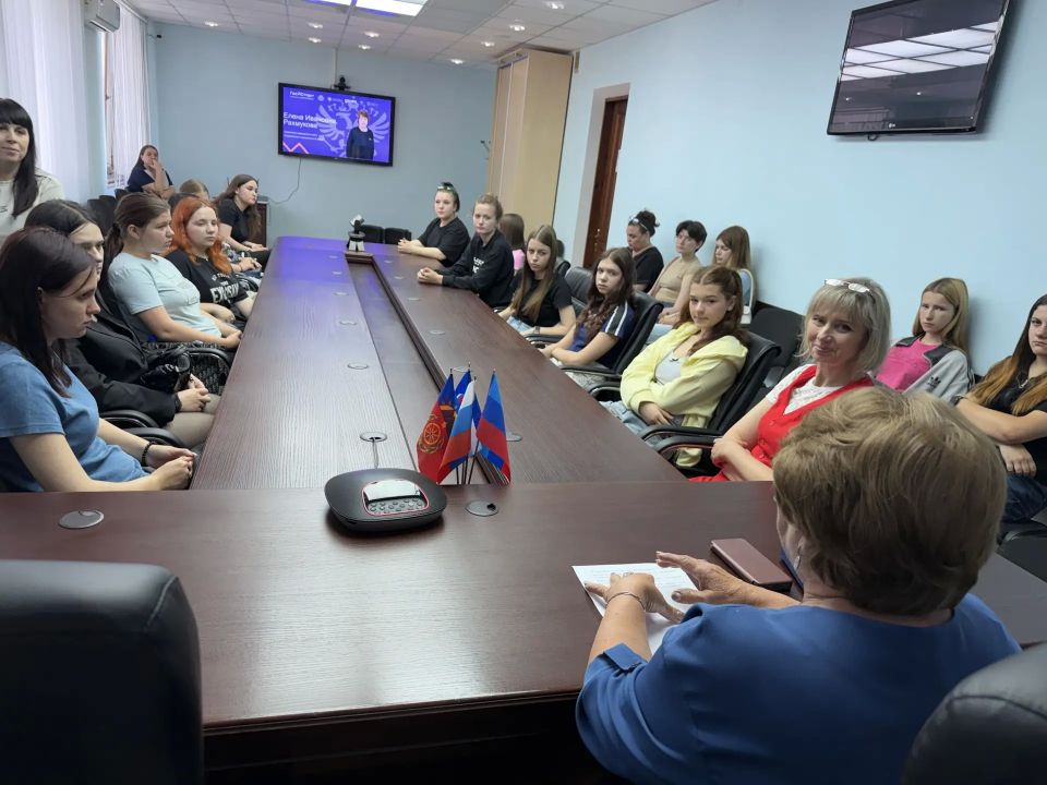 В рамках проекта «ГосСтарт.Диалог» в Антрацитовском муниципальном округе состоялась теплая и продуктивная встреча молодежи округа, в том числе несовершеннолетних, состоящих на профилактическом учете в ОПДН ОУУПиПДН ОМВД... В рамках проекта «ГосСтарт.Диалог» в Антрацитовском муниципальном округе состоялась теплая и продуктивная встреча молодежи округа, в том числе несовершеннолетних, состоящих на профилактическом учете в ОПДН ОУУПиПДН ОМВД...