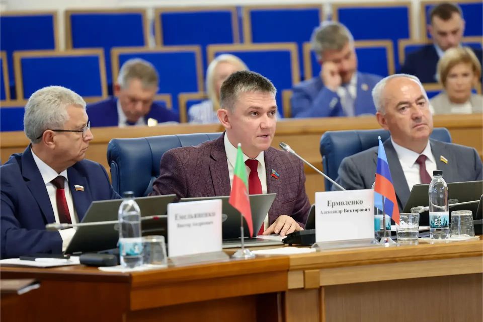 Александр Ермоленко принимает участие в работе конференции Парламентской ассоциации Северо-Запада России Александр Ермоленко принимает участие в работе конференции Парламентской ассоциации Северо-Запада России