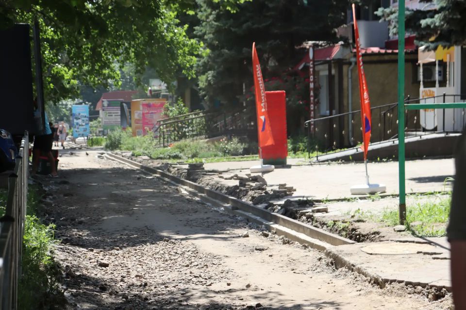 Помощник главы Администрации округа, исполнительный секретарь местного отделения партии «Единая Россия» Анастасия Малиновская совместно с заместителем начальника управления жилищнокоммунального хозяйства Администрации... Помощник главы Администрации округа, исполнительный секретарь местного отделения партии «Единая Россия» Анастасия Малиновская совместно с заместителем начальника управления жилищнокоммунального хозяйства Администрации...