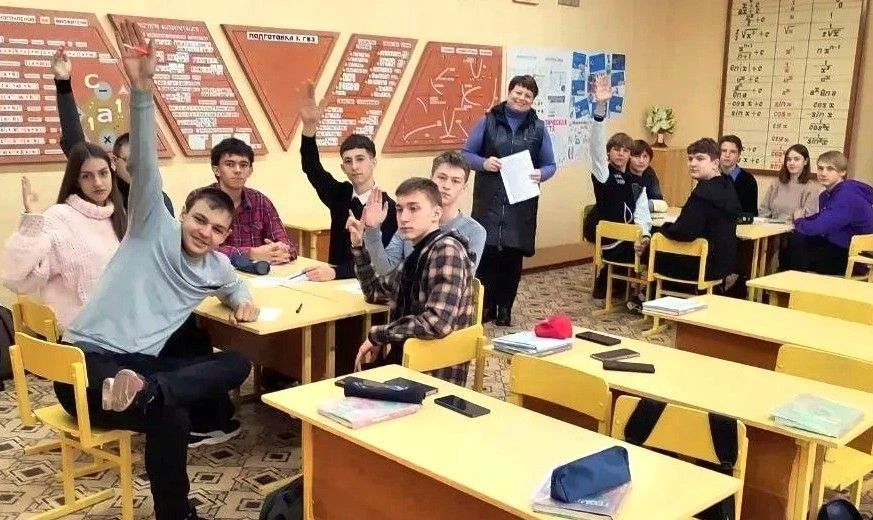 Алчевский информационнотехнологический лицей с гордостью представляет выпуск 2026 года, который в очередной раз доказал: упорный труд, талант и активная жизненная позиция ведут к успеху Алчевский информационнотехнологический лицей с гордостью представляет выпуск 2026 года, который в очередной раз доказал: упорный труд, талант и активная жизненная позиция ведут к успеху