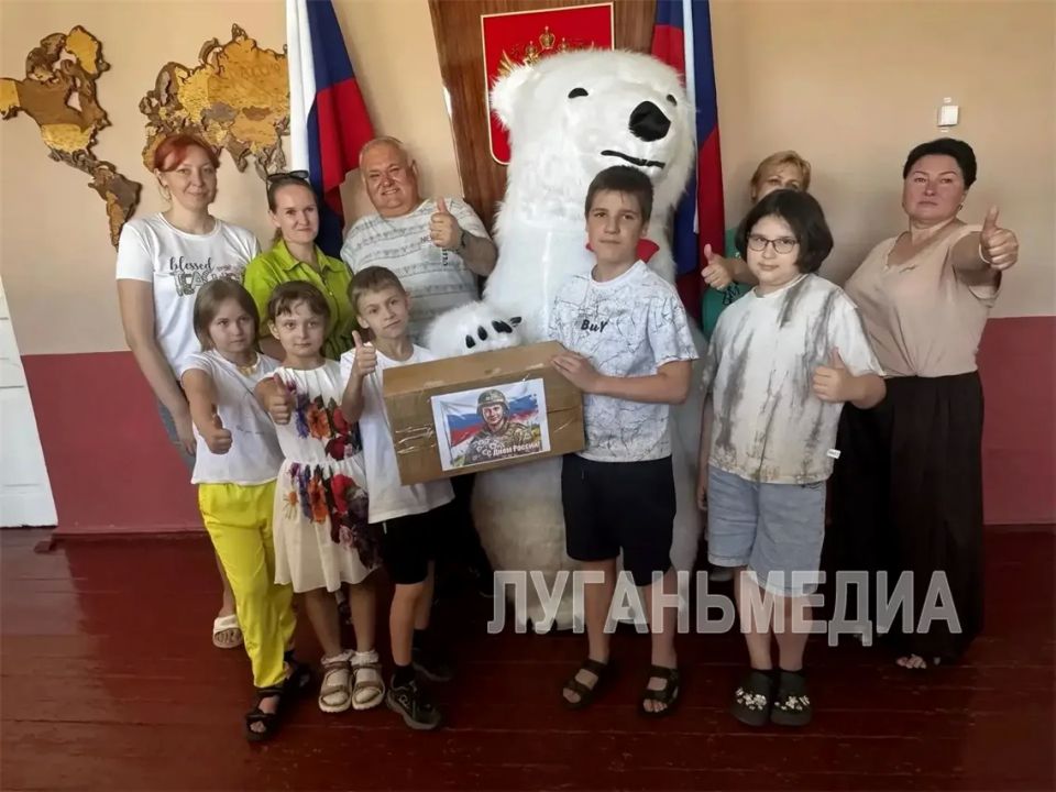 Образовательные организации Краснолучского округа приняли участие в акции «Поздравь солдата СВО с Днем России»