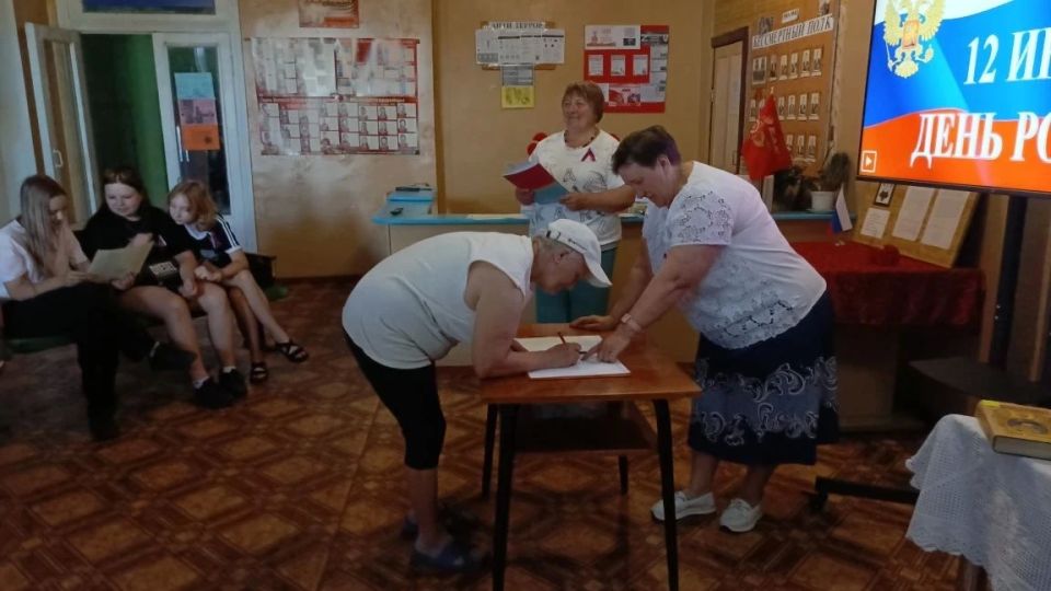 На территории Великочерниговского отдела жизнеобеспечения сегодня, в преддверии празднования Дня России, в сёлах Великая Черниговка, Верхнебогдановка и Червоный Жовтень прошли праздничные мероприятия На территории Великочерниговского отдела жизнеобеспечения сегодня, в преддверии празднования Дня России, в сёлах Великая Черниговка, Верхнебогдановка и Червоный Жовтень прошли праздничные мероприятия