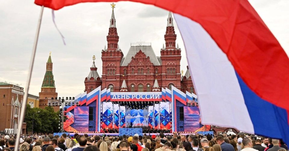 «Память поколений». День России — государственный праздник, который ежегодно отмечается 12 июня