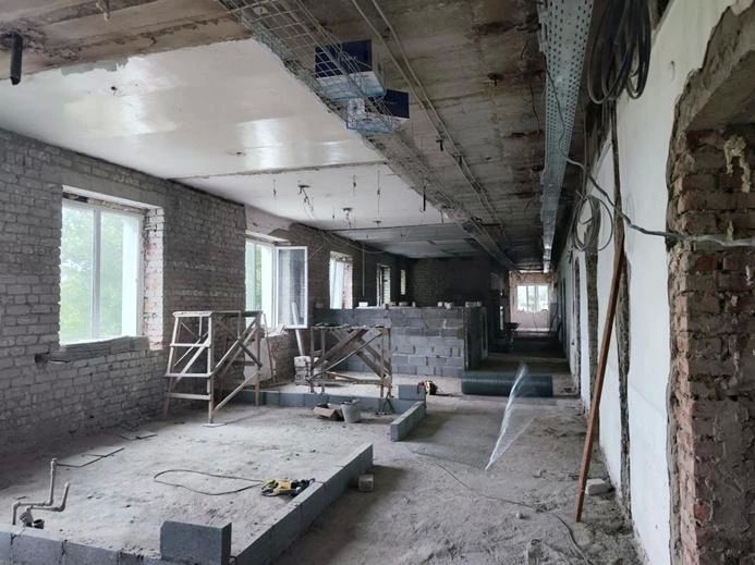 В больнице Белокуракино усилили стены и смонтируют перегородки
