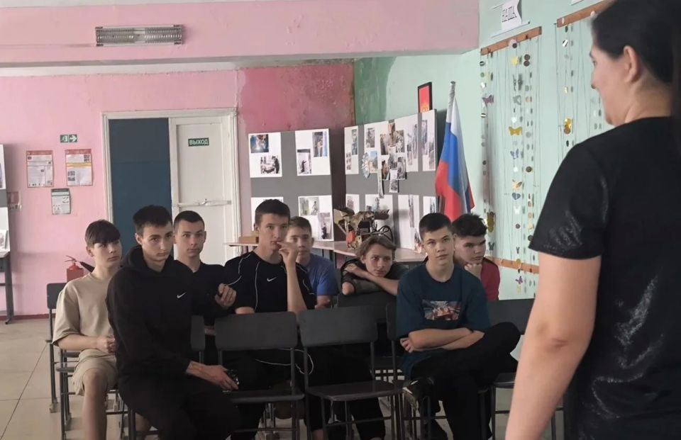 В Лутугинском колледже прошла викторина о вредных привычках и терроризме В Лутугинском колледже прошла викторина о вредных привычках и терроризме