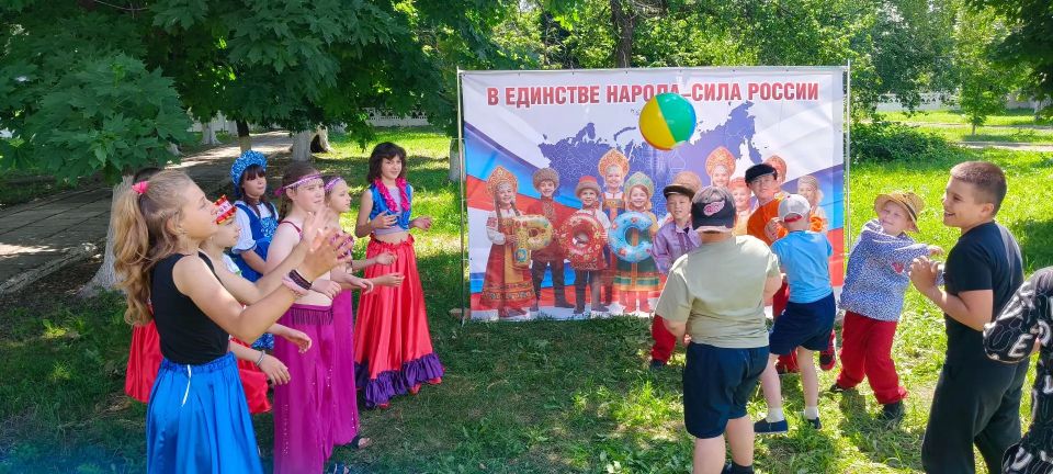 Игровая программа «Игры народов России» Игровая программа «Игры народов России»