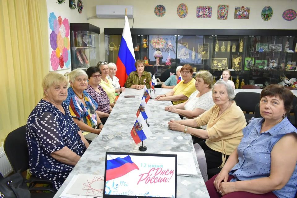 День России — государственный праздник, который ежегодно отмечается 12 июня День России — государственный праздник, который ежегодно отмечается 12 июня