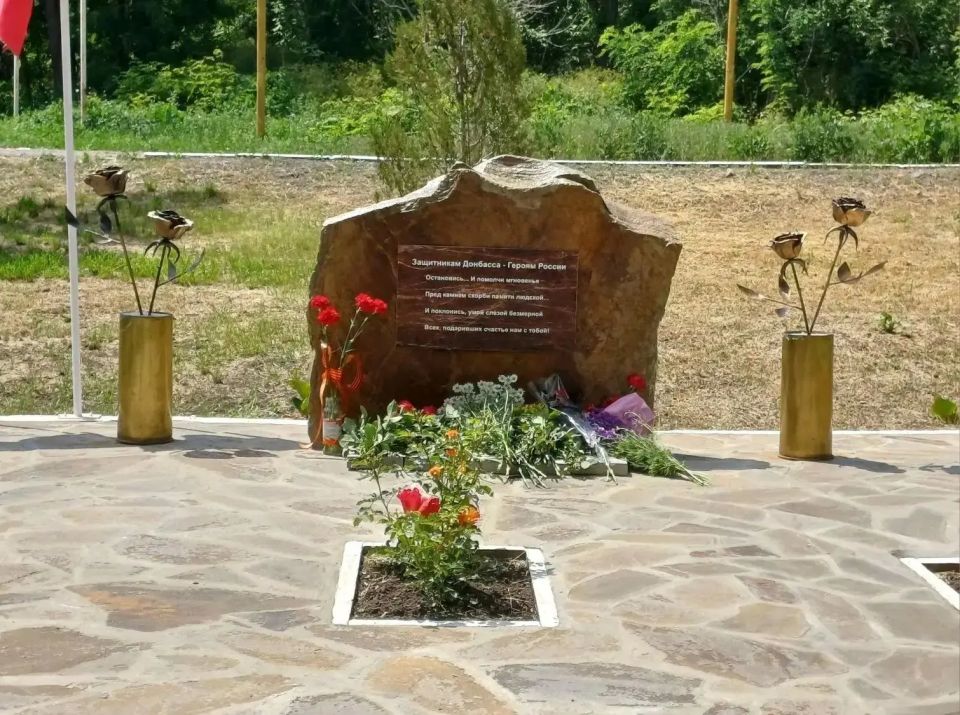 В селе Орехово в торжественной обстановке открыли стенд погибшим Героям Специальной военной операции В селе Орехово в торжественной обстановке открыли стенд погибшим Героям Специальной военной операции