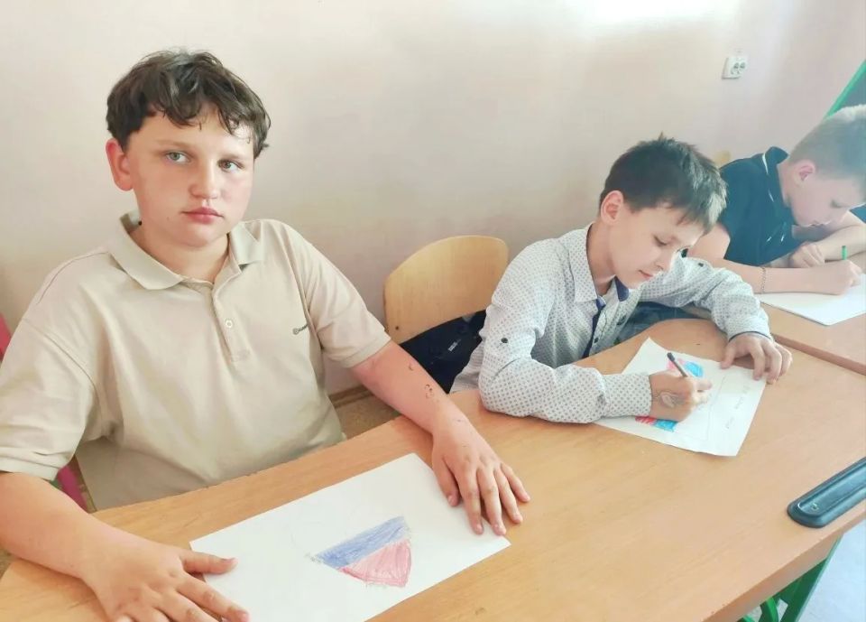 МОЯ ЛЮБИМАЯ РОССИЯ: КАЖДЫЙ РИСУНОК – ЭТО «СПАСИБО» РОДИНЕ! МОЯ ЛЮБИМАЯ РОССИЯ: КАЖДЫЙ РИСУНОК – ЭТО «СПАСИБО» РОДИНЕ!