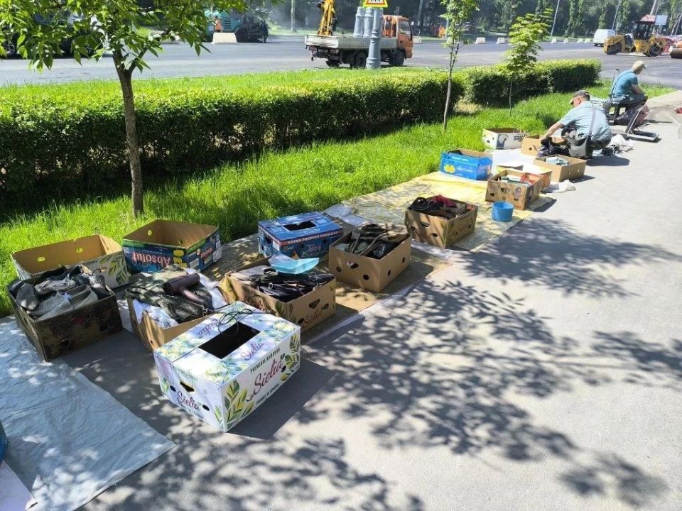 В Луганске продолжают борьбу с незаконной торговлей В Луганске продолжают борьбу с незаконной торговлей