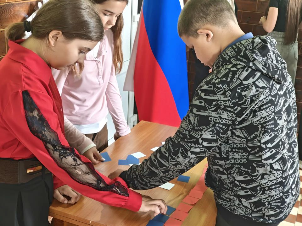 В преддверии Дня России в филиале «Роговский СК» состоялась познавательно-игровая программа «С чего начинается Родина» В преддверии Дня России в филиале «Роговский СК» состоялась познавательно-игровая программа «С чего начинается Родина»