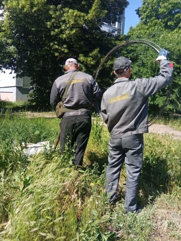 В условиях непростой дроновой обстановки, сложившейся в округе, коллектив МУП КМО "Кременское ВКХ" продолжает стойко выполнять свои профессиональные обязанности В условиях непростой дроновой обстановки, сложившейся в округе, коллектив МУП КМО "Кременское ВКХ" продолжает стойко выполнять свои профессиональные обязанности