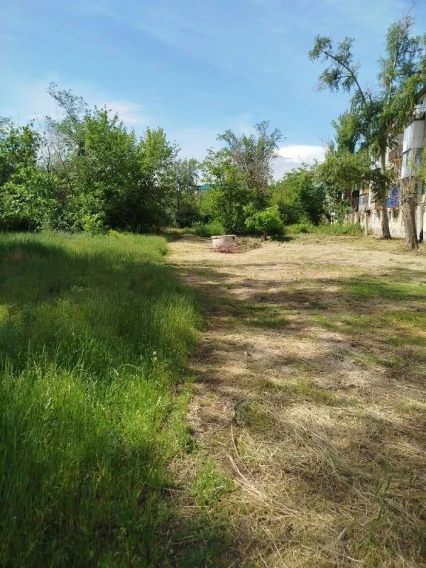 В Красном Луче продолжается ежедневная работа по улучшению городской среды В Красном Луче продолжается ежедневная работа по улучшению городской среды