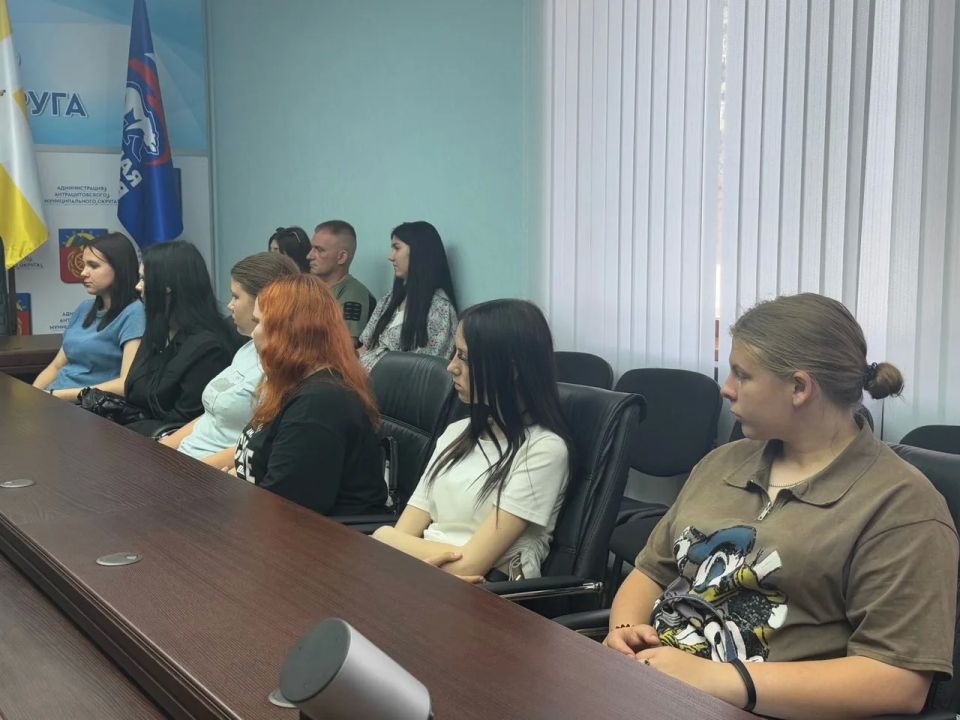 В рамках проекта «Гос Старт.Диалог» в Администрации Антрацитовского муниципального округа прошла теплая и продуктивная встреча молодежи округа, включая несовершеннолетних, состоящих на профилактическом учете в ОПДН ОУУП и... В рамках проекта «Гос Старт.Диалог» в Администрации Антрацитовского муниципального округа прошла теплая и продуктивная встреча молодежи округа, включая несовершеннолетних, состоящих на профилактическом учете в ОПДН ОУУП и...