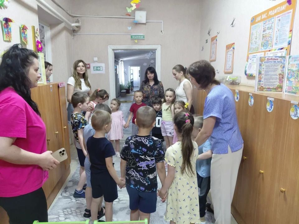 В Старобельском детском саду «Незабудка» прошло интерактивное занятие «Матушка-Россия» В Старобельском детском саду «Незабудка» прошло интерактивное занятие «Матушка-Россия»