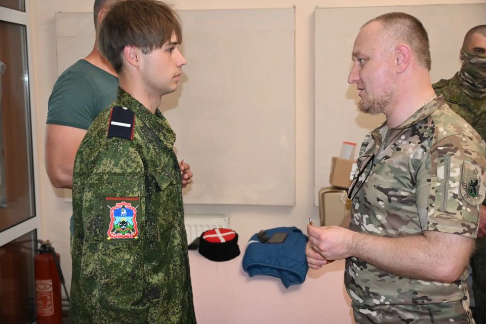 Затем состоялась передача собранного военнослужащим Затем состоялась передача собранного военнослужащим