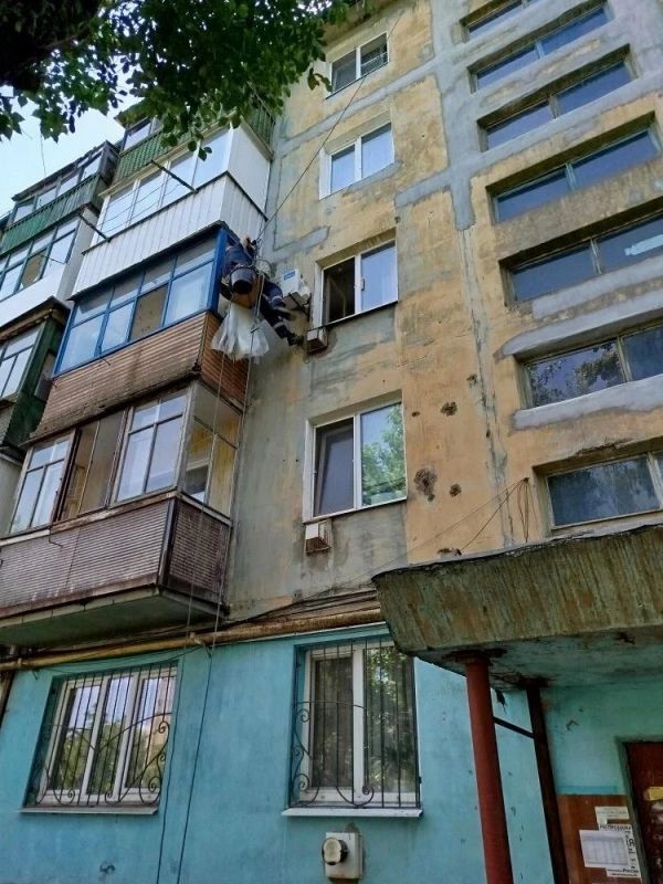 В Красном Луче продолжается ежедневная работа по улучшению городской среды В Красном Луче продолжается ежедневная работа по улучшению городской среды