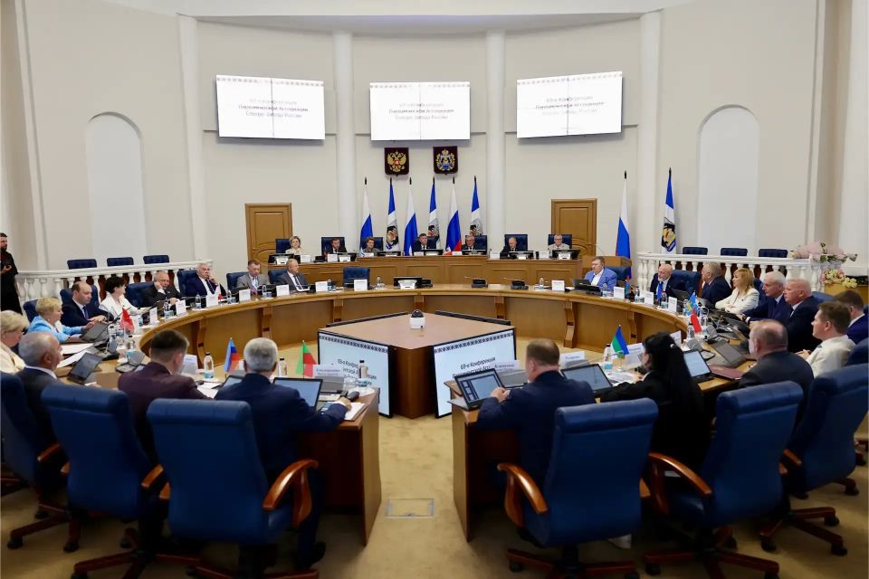 Александр Ермоленко принимает участие в работе конференции Парламентской ассоциации Северо-Запада России Александр Ермоленко принимает участие в работе конференции Парламентской ассоциации Северо-Запада России