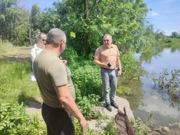 Обследование пруда. Сегодня сотрудники Администрации городского округа города Ровеньки провели обследование пруда, расположенного в районе поселка Новоукраинка