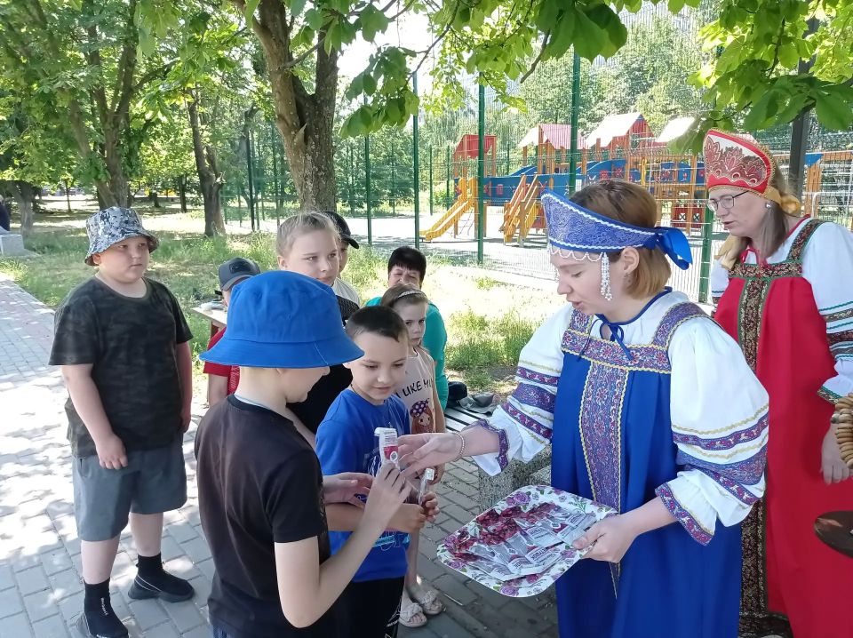 День России – это один из важнейших государственных праздников, символизирующий суверенитет, единство и многовековую историю нашей страны День России – это один из важнейших государственных праздников, символизирующий суверенитет, единство и многовековую историю нашей страны