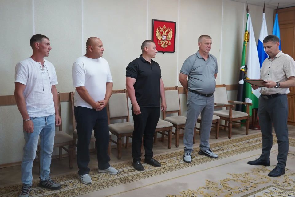Игорь Ковальчук: В преддверии Дня России встретился с рабочими аварийной бригады региона-шефа Республики Хакасия