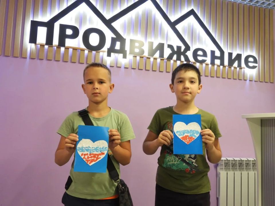 В нашем Алчевском молодёжном центре создали особенные открытки ко Дню России! В нашем Алчевском молодёжном центре создали особенные открытки ко Дню России!