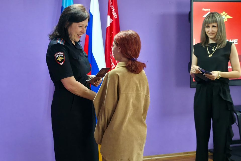 В Свердловском муниципальном округе состоялась торжественная церемония вручения паспортов В Свердловском муниципальном округе состоялась торжественная церемония вручения паспортов