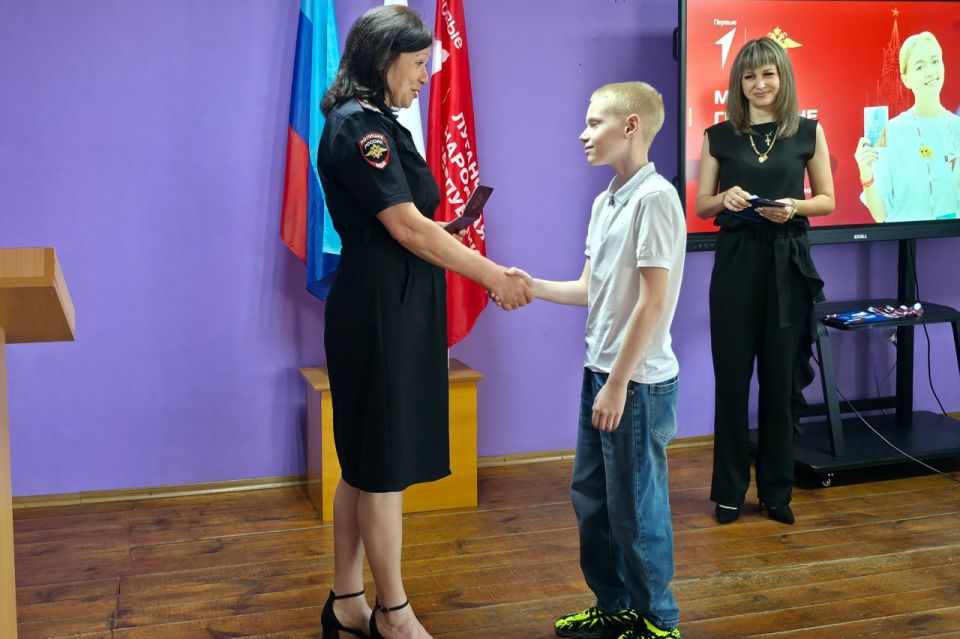В Свердловском муниципальном округе состоялась торжественная церемония вручения паспортов В Свердловском муниципальном округе состоялась торжественная церемония вручения паспортов
