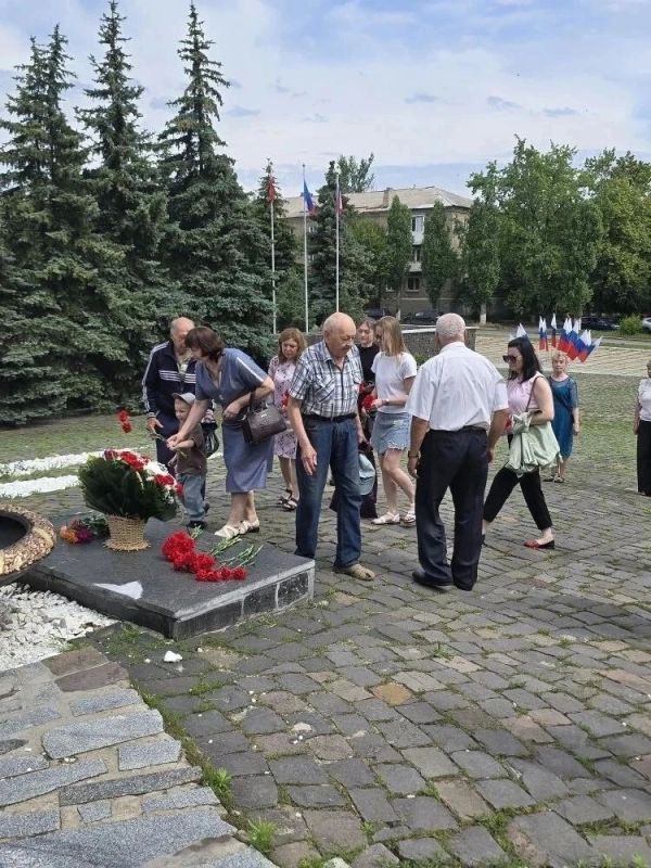 Андрей Рубанцов: День России в Ровеньках. Сегодня мы отмечаем один из самых важных государственных праздников — День России Андрей Рубанцов: День России в Ровеньках. Сегодня мы отмечаем один из самых важных государственных праздников — День России